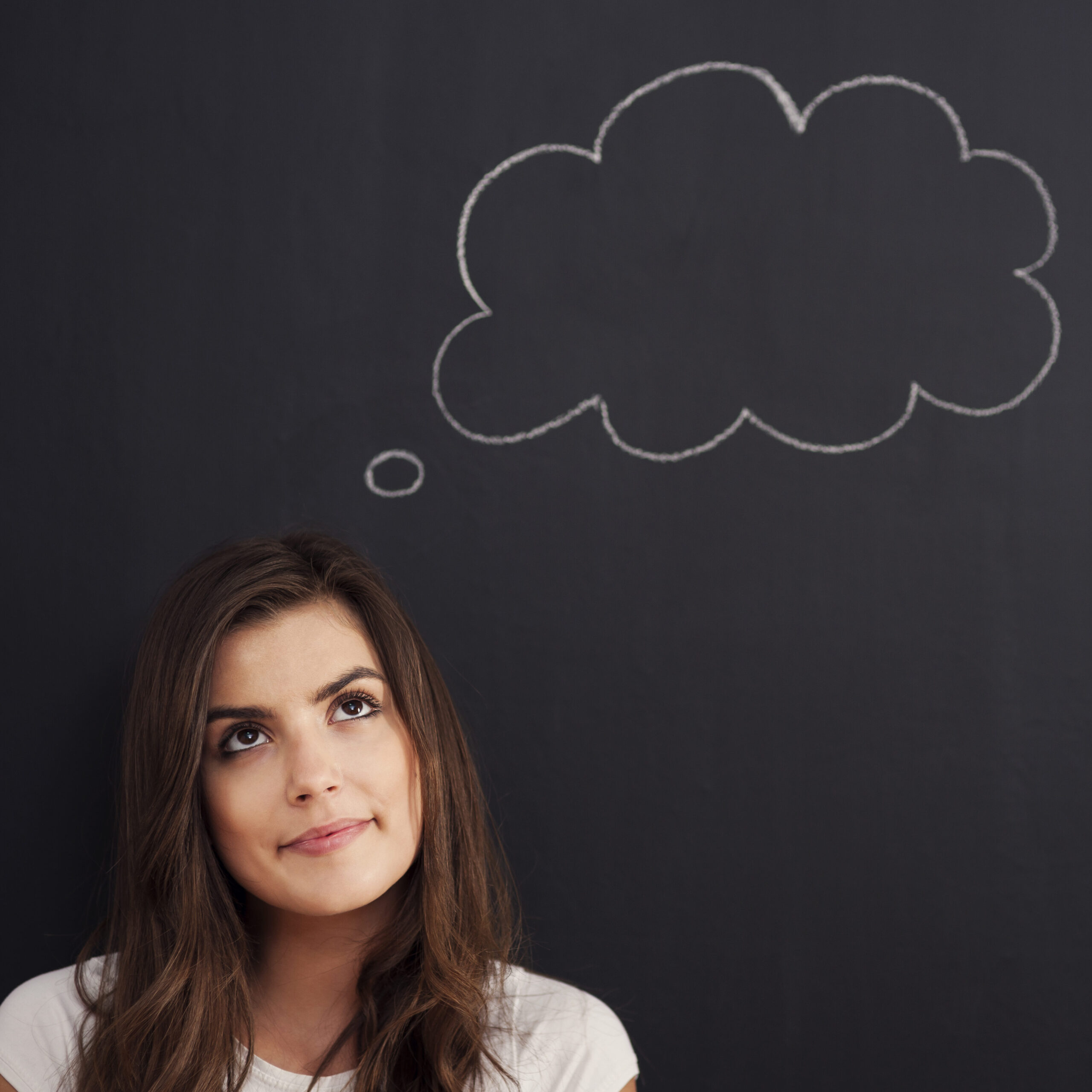 kobieta z chmurą myśli